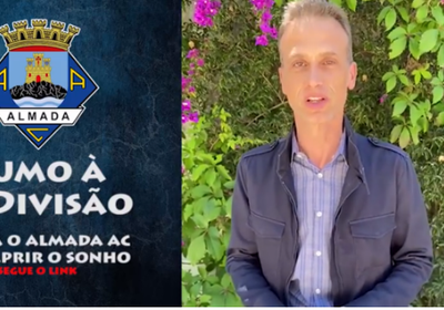 O jornalista José Carlos Araújo queria muito dar a noticia de que o Almada AC estava de volta à 1ª divisão!