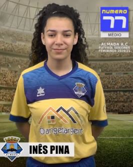 Futebol | Seniores Femininos | Inês Pina continuará a representar o Almada AC em 2020/21