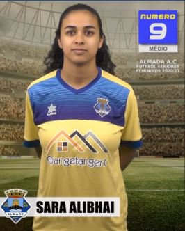 Futebol | Seniores Femininos | Sara Alibhai renovou com o representar o Almada AC