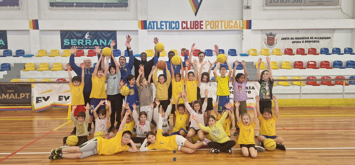 Treino Minibasquetebol com os Seniores