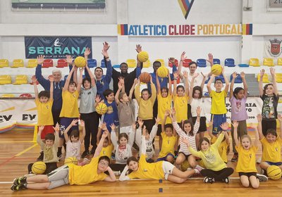 Treino Minibasquetebol com os Seniores