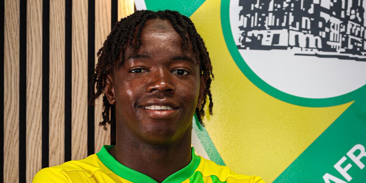 Jovem de 17 anos assina contrato profissional