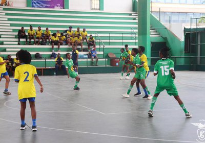 Iniciadas perdem no Torneio de Abertura