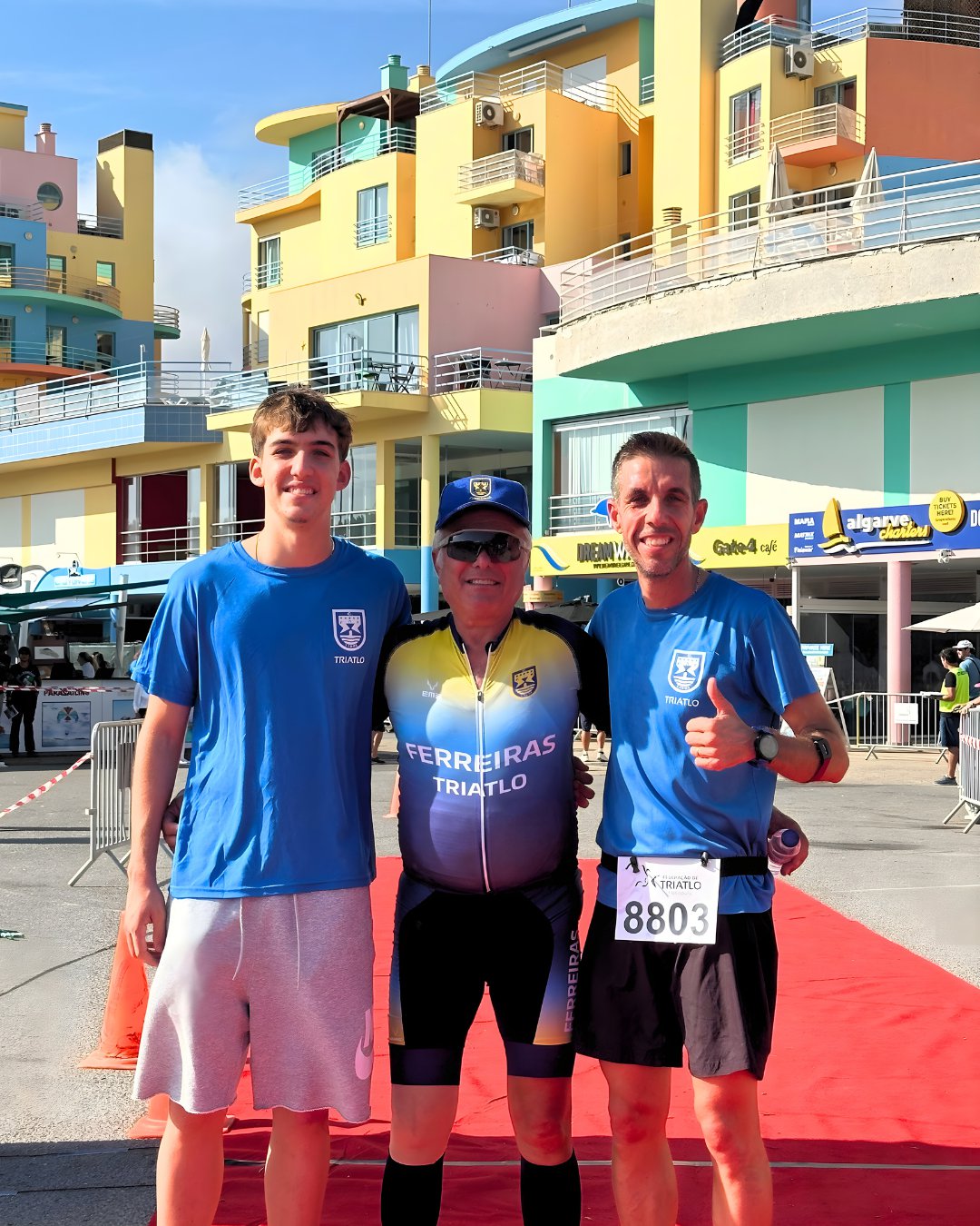 Três gerações, um só emblema: a família Arvela conquista o 1.º lugar por estafetas no XI Triatlo de Albufeira