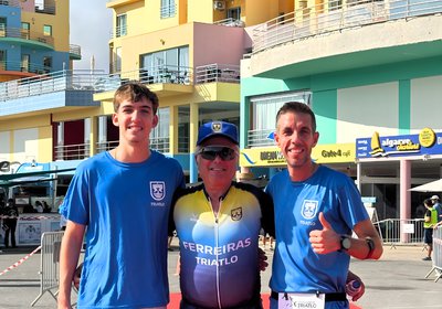 Três gerações, um só emblema: a família Arvela conquista o 1.º lugar por estafetas no XI Triatlo de Albufeira