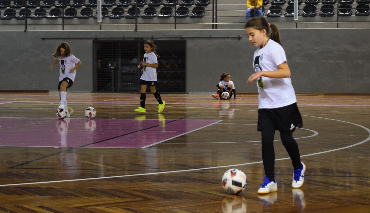 Direção do Oliveira do Bairro SC visita a secção de Futsal
