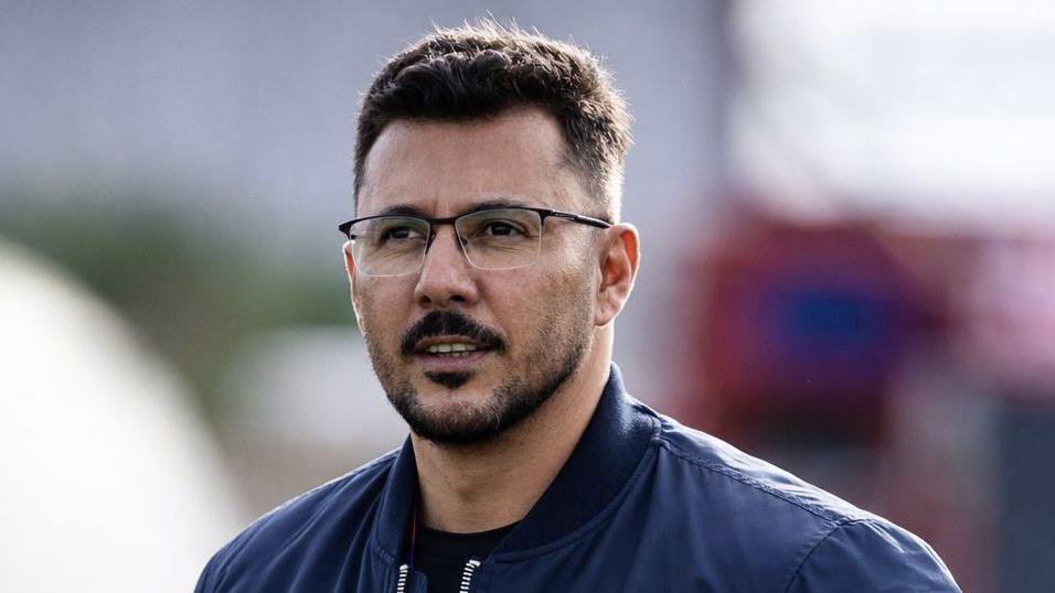 Peron é o novo diretor executivo.