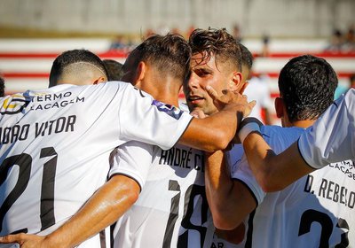 Vitória por 2-1 no jogo de apresentação!