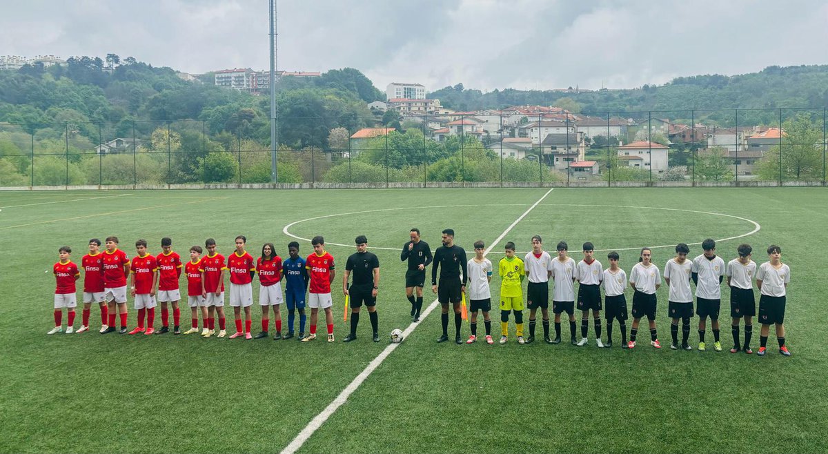Iniciados com pé quente vencem e convencem
