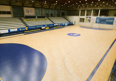 O Pavilhão Desportivo Francisco de Holanda tem um novo piso.